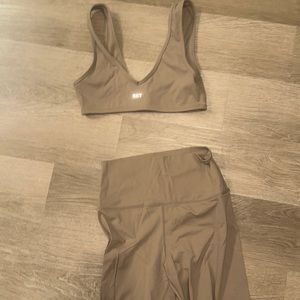 set active tan set size M. sports bra & leggings!